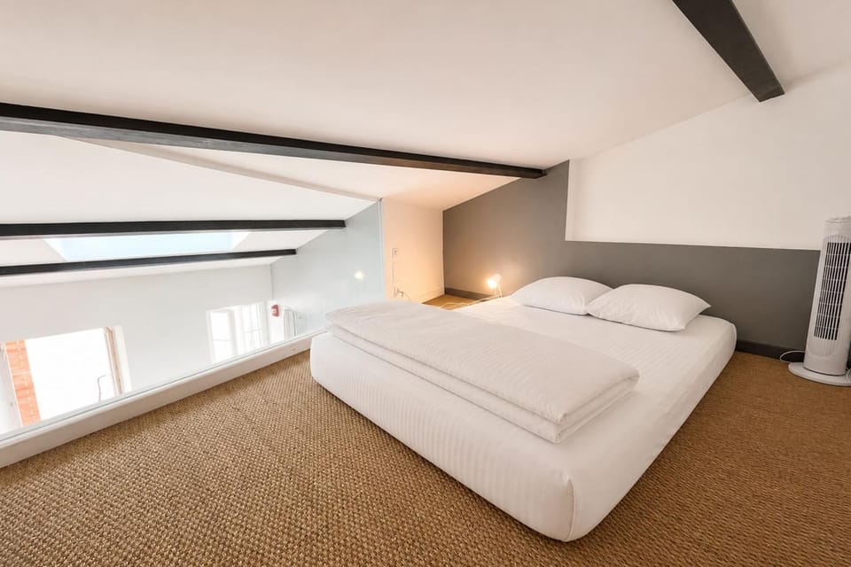 40 m apartment facing the Old Port of La Rochelle Apartment in La Rochelle