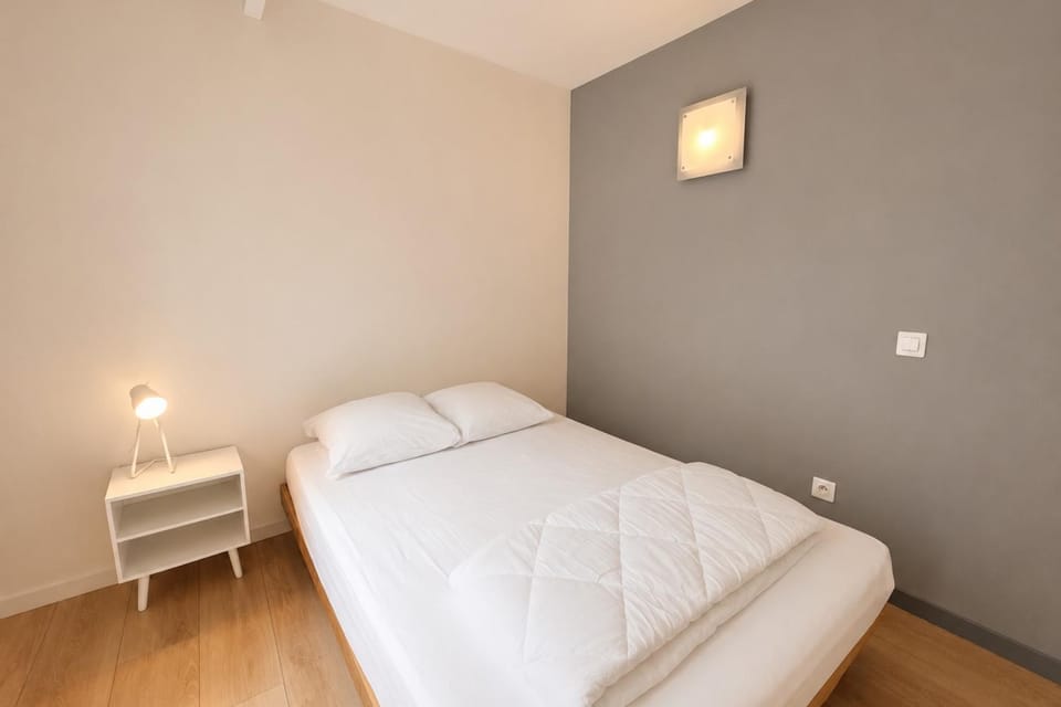 40 m apartment facing the Old Port of La Rochelle Apartment in La Rochelle