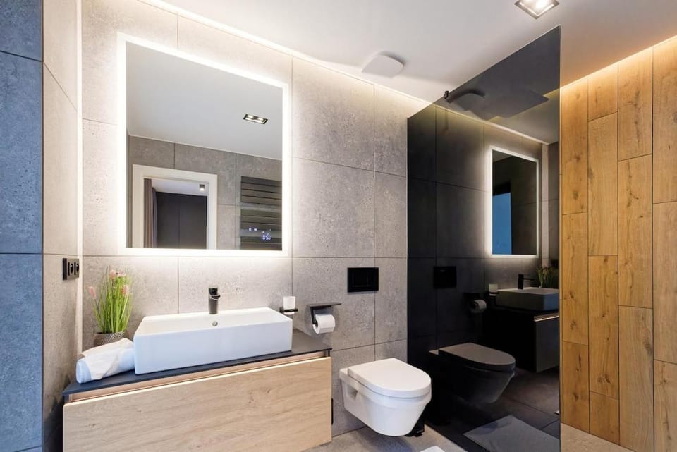 Toilet, Bathroom, towels