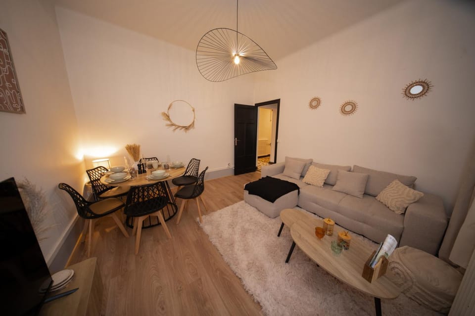 Living room, Seating area, Dining area