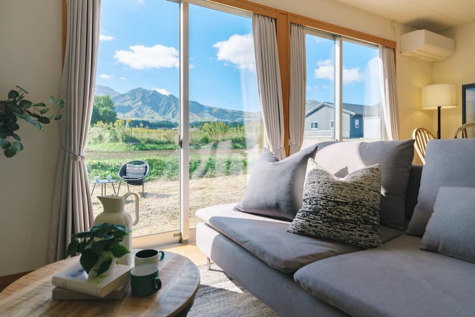 Garden, Living room