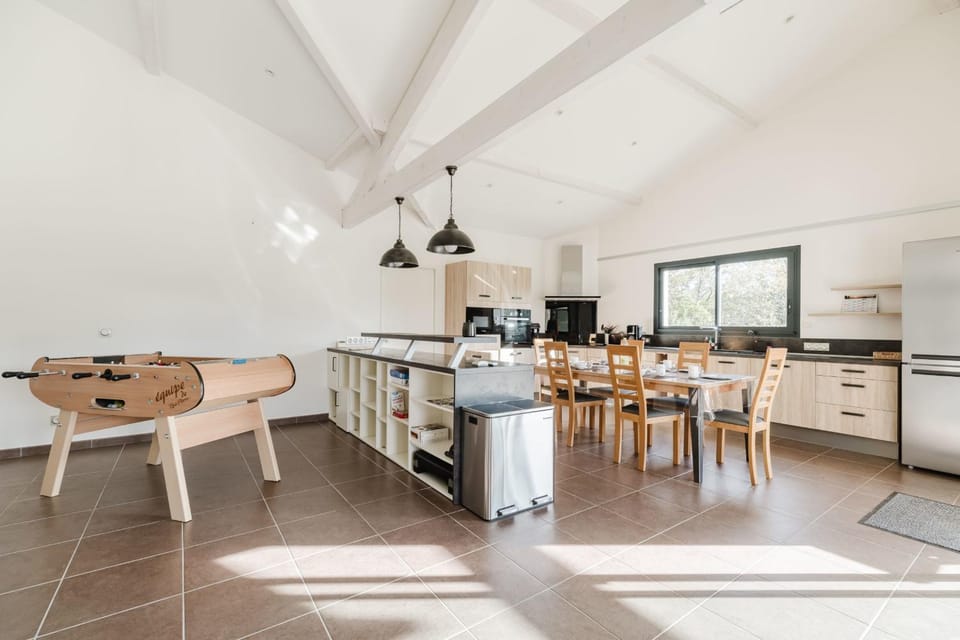 Beautiful contemporary villa 160 m with pool House in Léon