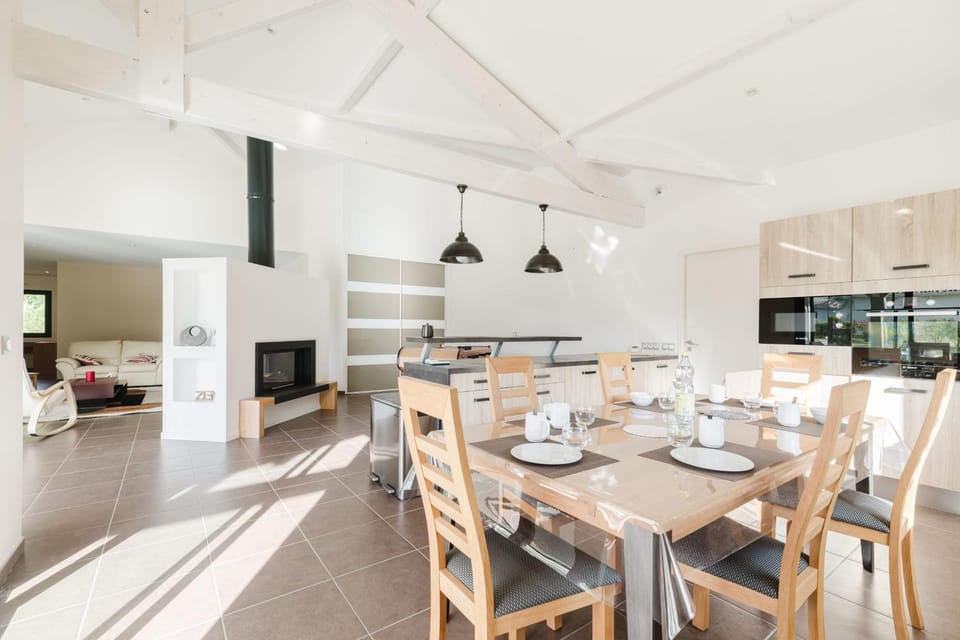 Beautiful contemporary villa 160 m with pool House in Léon