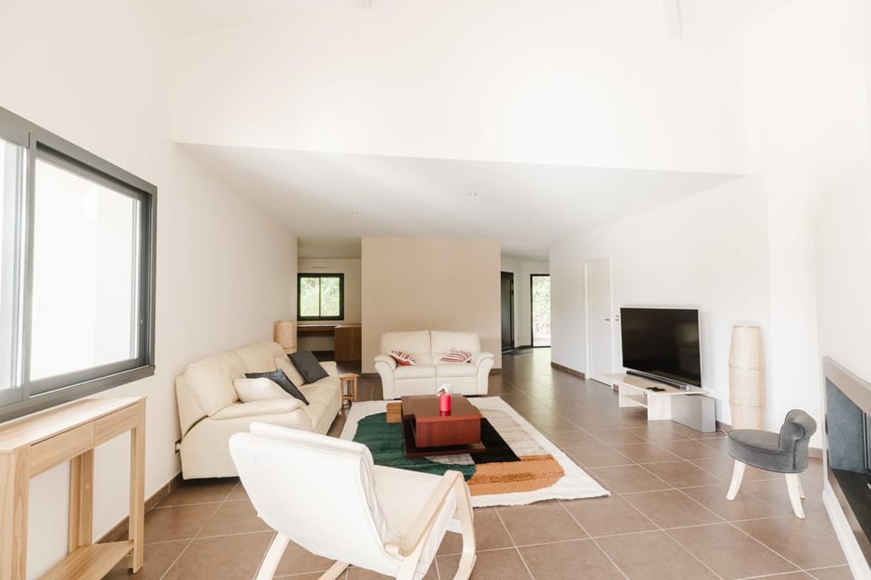 Beautiful contemporary villa 160 m with pool House in Léon