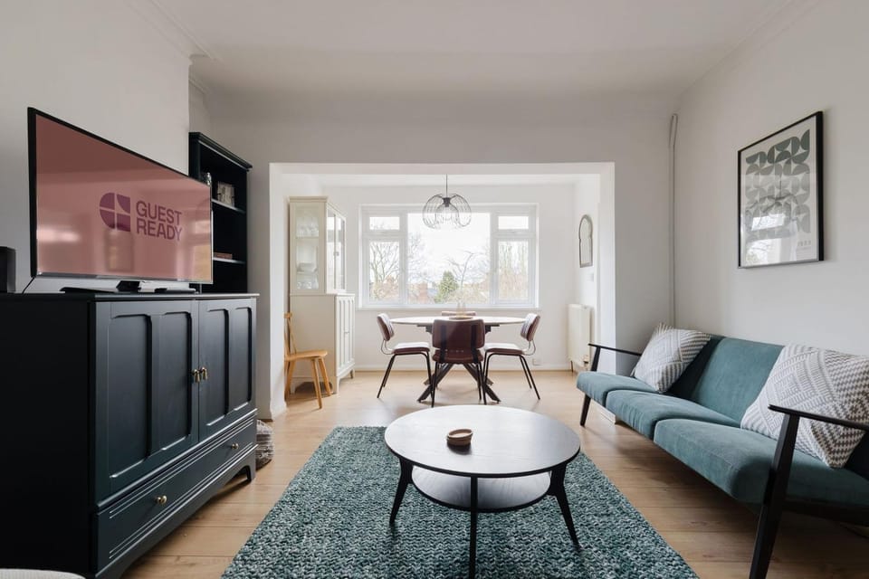 GuestReady - Charming 3-Bedroom Apartment in NW11 Apartment in London Borough of Camden