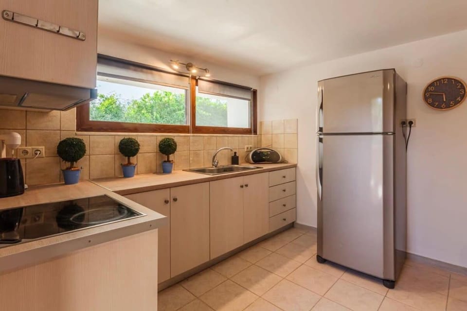 Kitchen or kitchenette, oven, stove