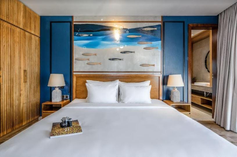 Photo of the whole room, Bedroom