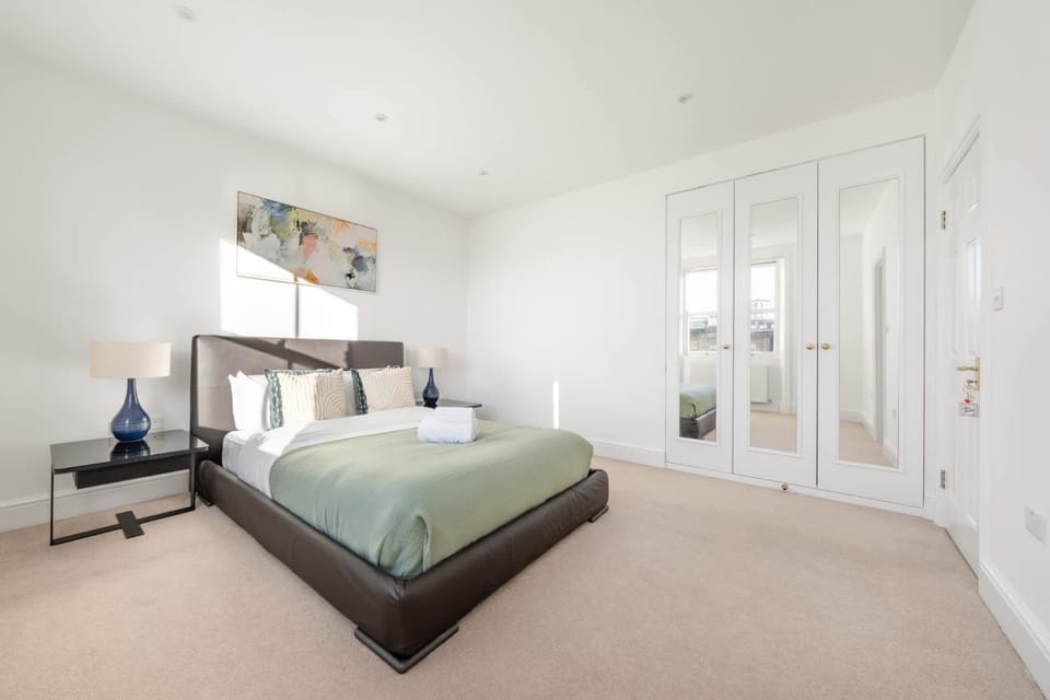 Bed, Photo of the whole room, Bedroom, wardrobe