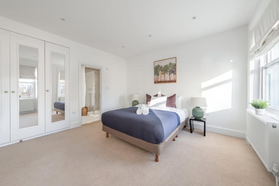 Bed, Photo of the whole room, Bedroom, wardrobe