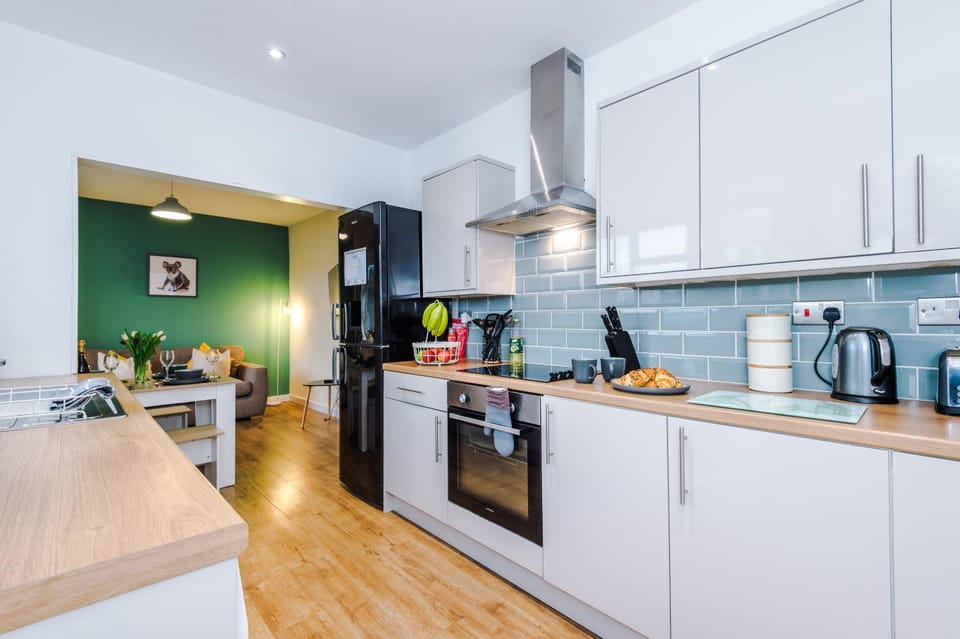 Kitchen or kitchenette, oven, stove