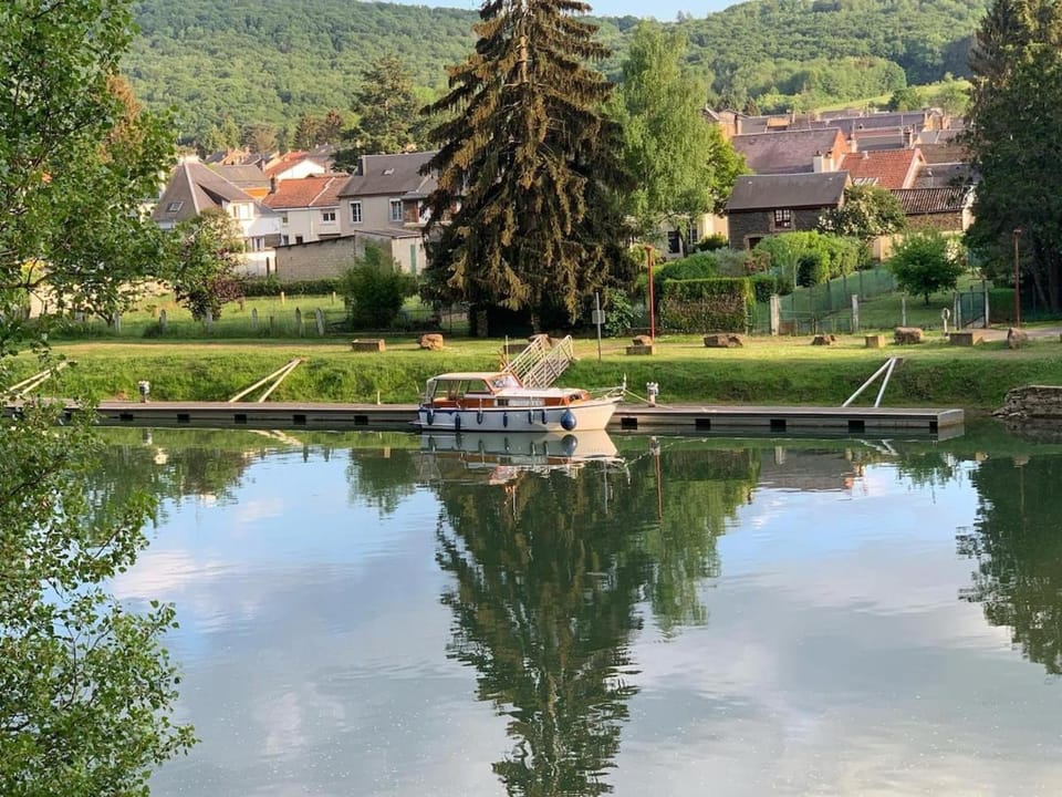Maison authentique en bord de Meuse House in Grand Est