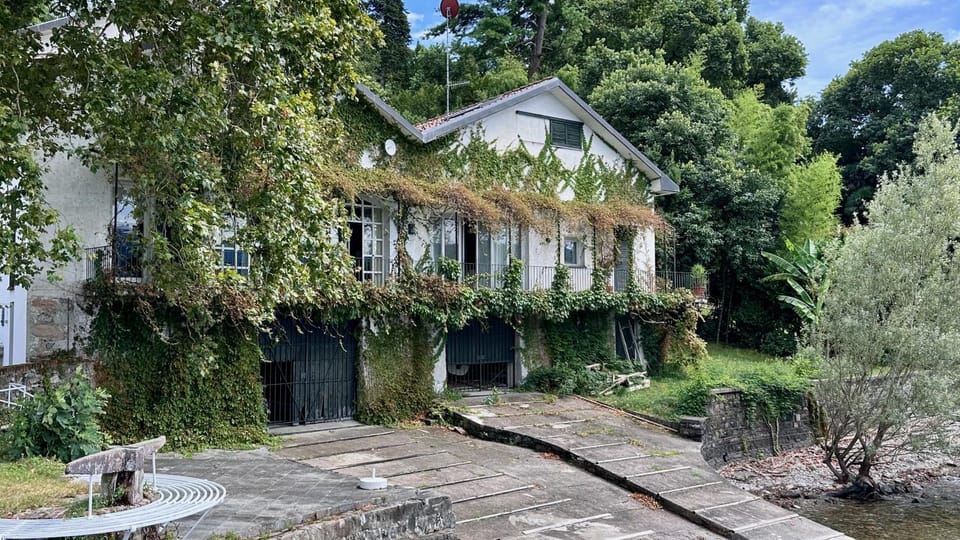 Property building, Day, Garden, Garden view