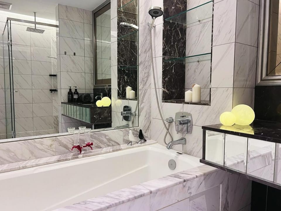 Shower, Bathroom, Bath, towels