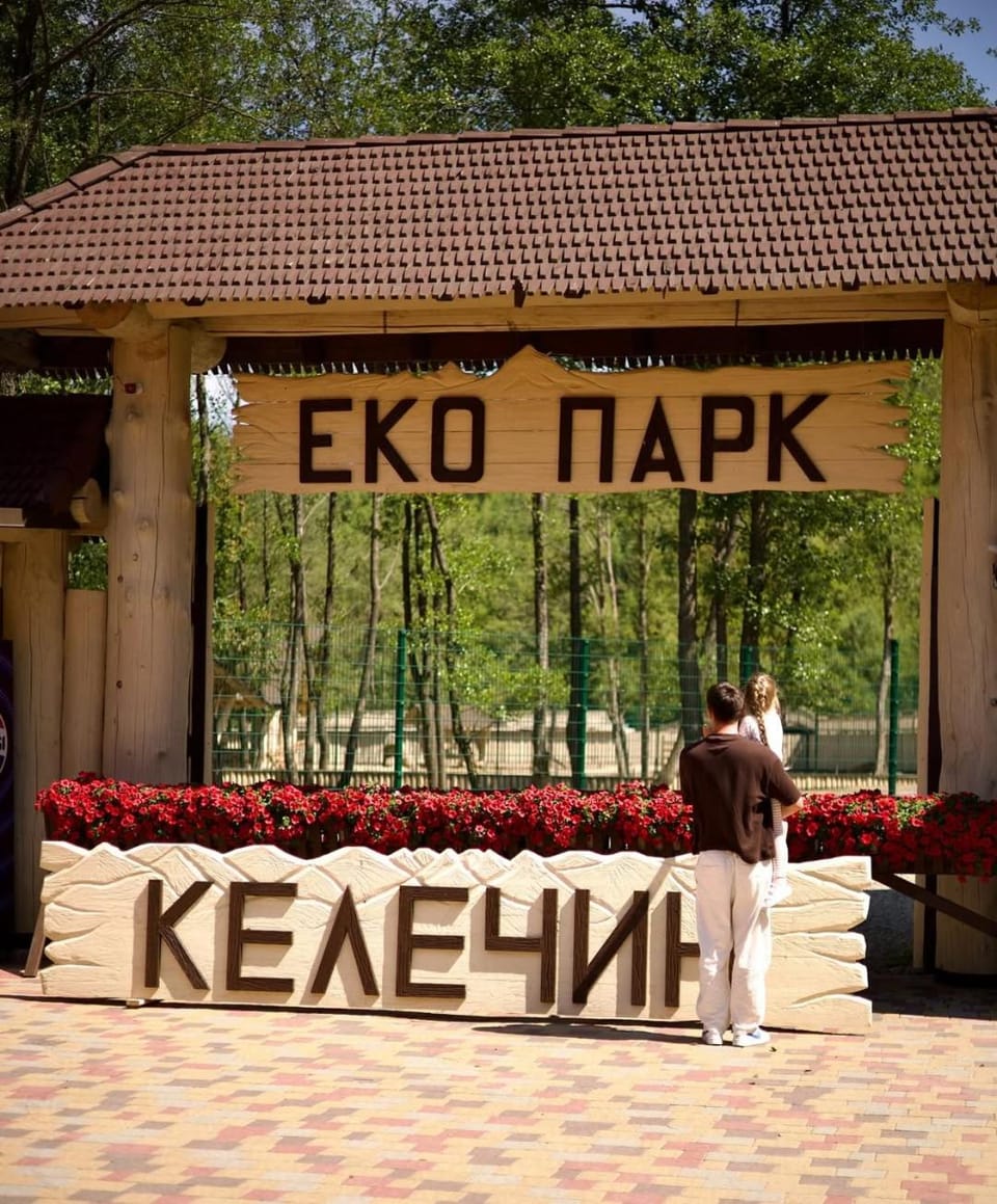 Nearby landmark, Day, Natural landscape