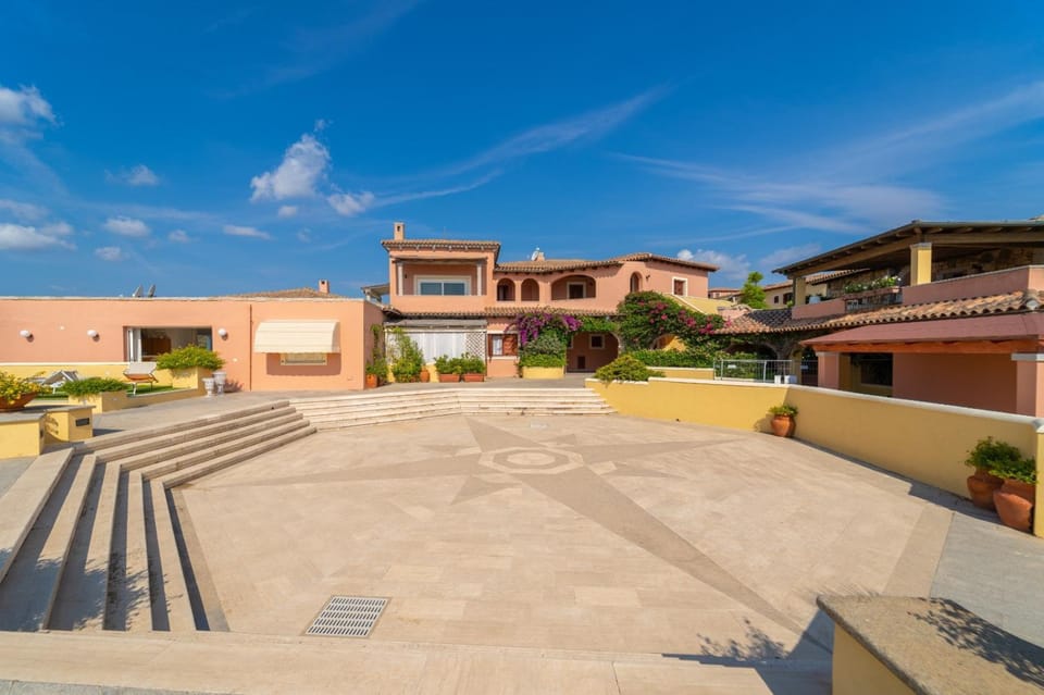 Property building, Facade/entrance, Off site