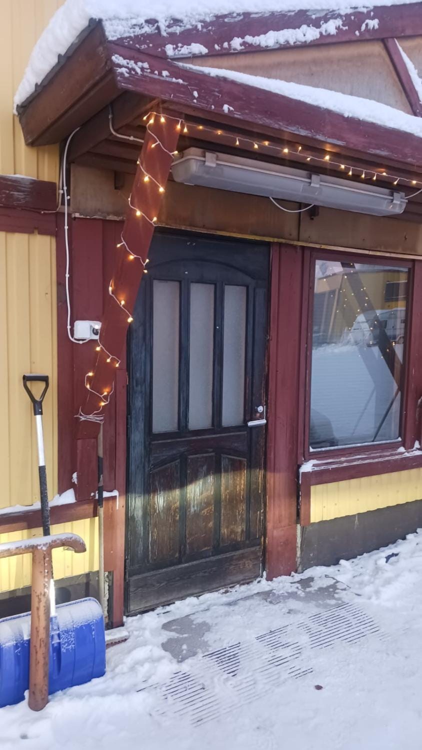 Property building, Facade/entrance, Day, Winter