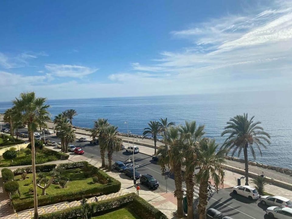 Reina Sofía - Primera Línea de Playa con Balcón Apartment in Costa Tropical