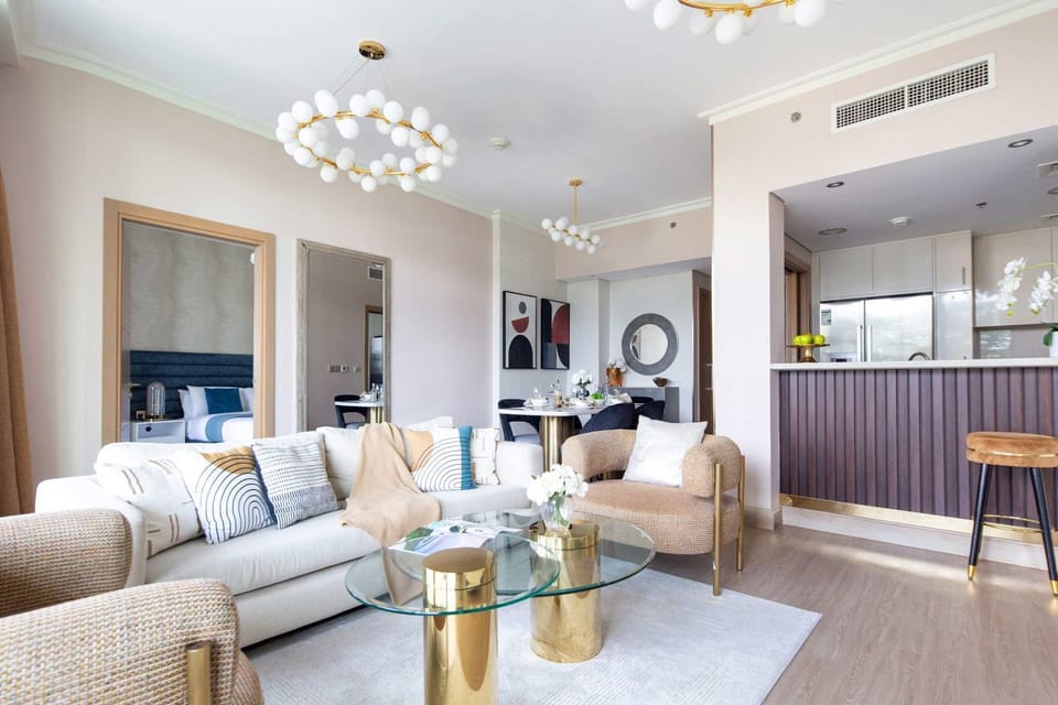 Kitchen or kitchenette, Living room, Seating area, Dining area