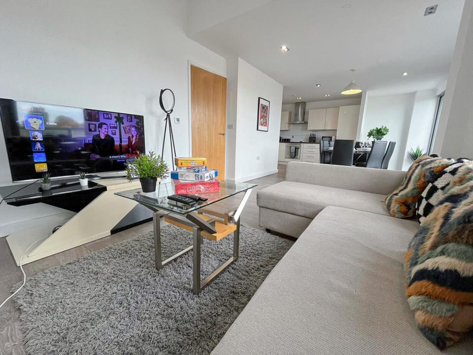 TV and multimedia, Living room, Decorative detail, Seating area, Dining area, heating, kitchen