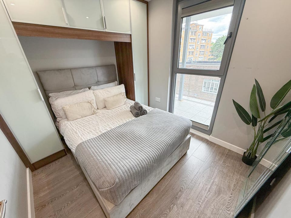 Bed, View (from property/room), Photo of the whole room, Decorative detail, Bedroom, hair dryier, heating, storage, towels, wardrobe
