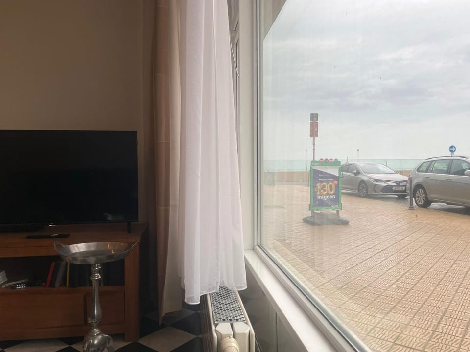 TV and multimedia, Evening entertainment, Sea view
