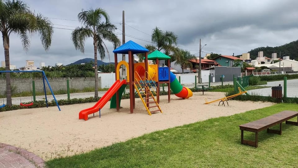 Apartamento garden completo poucos metros da praia! Apartment in Florianopolis