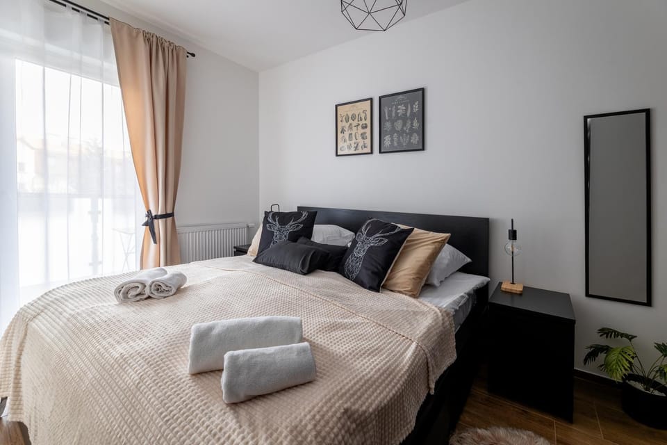 Bed, Photo of the whole room, Bedroom, towels
