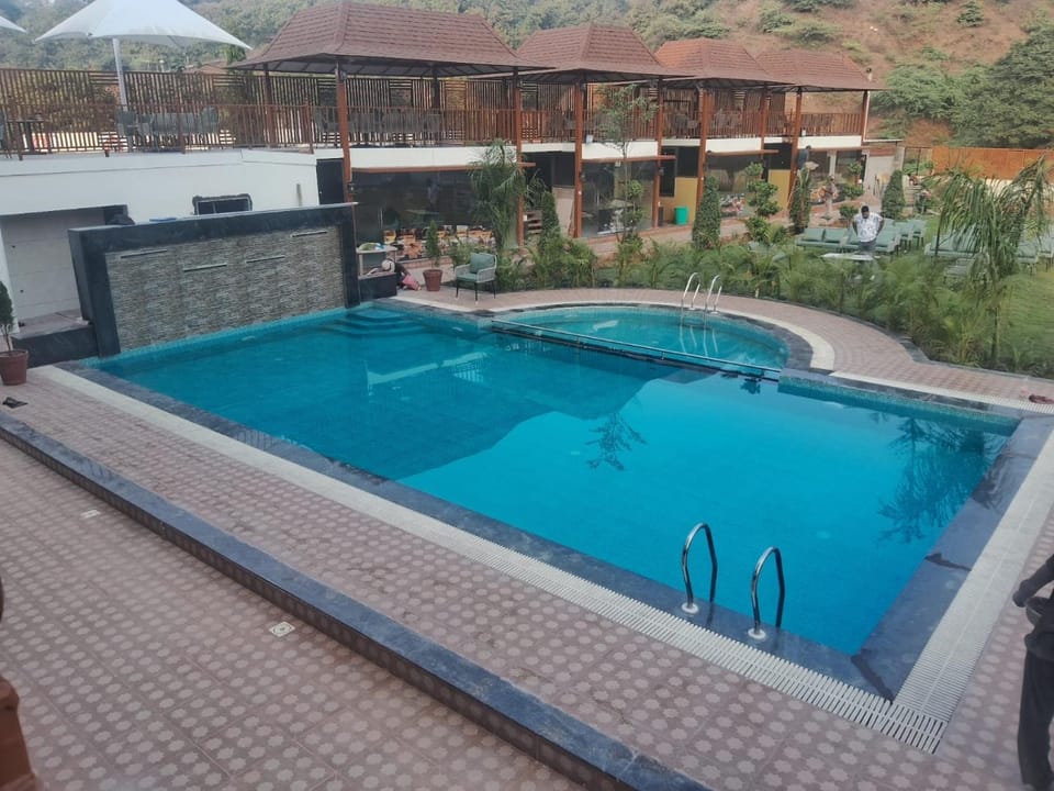 Swimming pool, Swimming pool