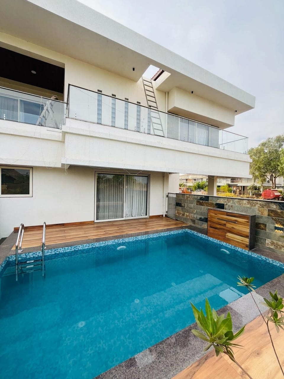 Property building, Pool view, Swimming pool