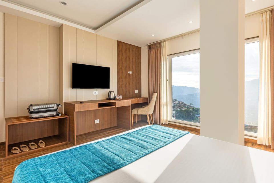 Bedroom, Mountain view