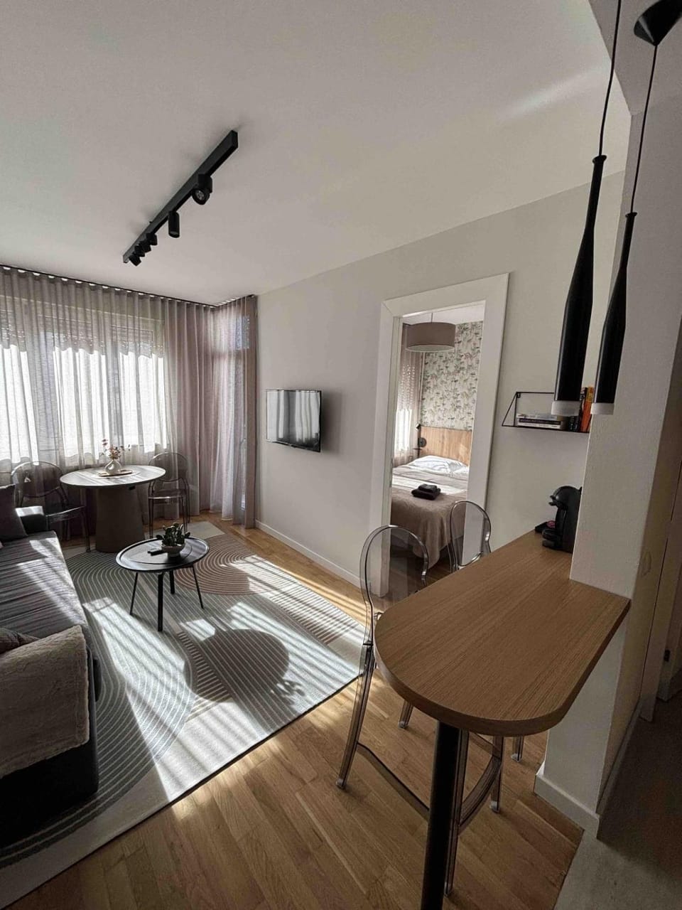 Living room, Photo of the whole room