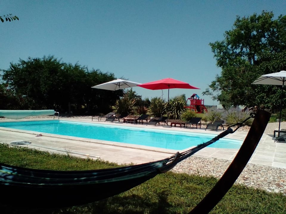 Swimming pool, sunbed