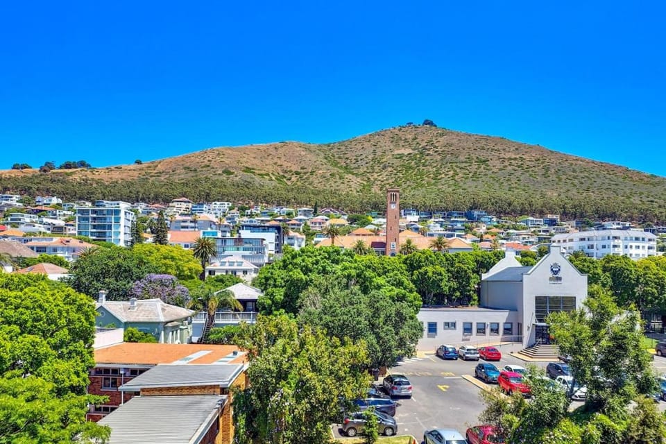 Two Bed Green Point Ocean view Apartment in Cape Town