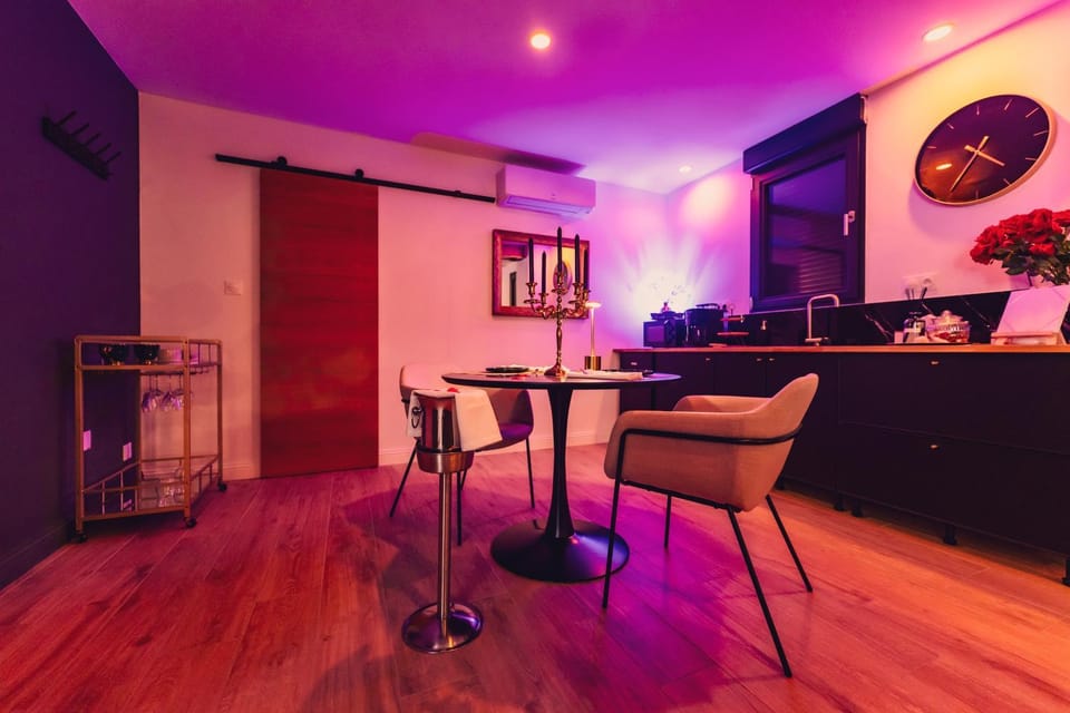 TV and multimedia, Living room, Dining area