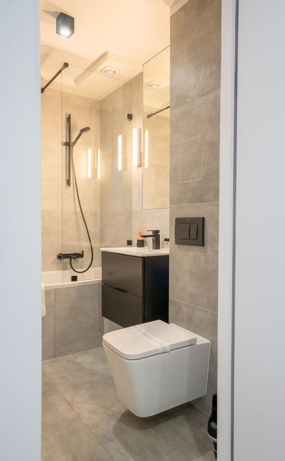 Shower, Toilet, Bathroom, Bath, towels