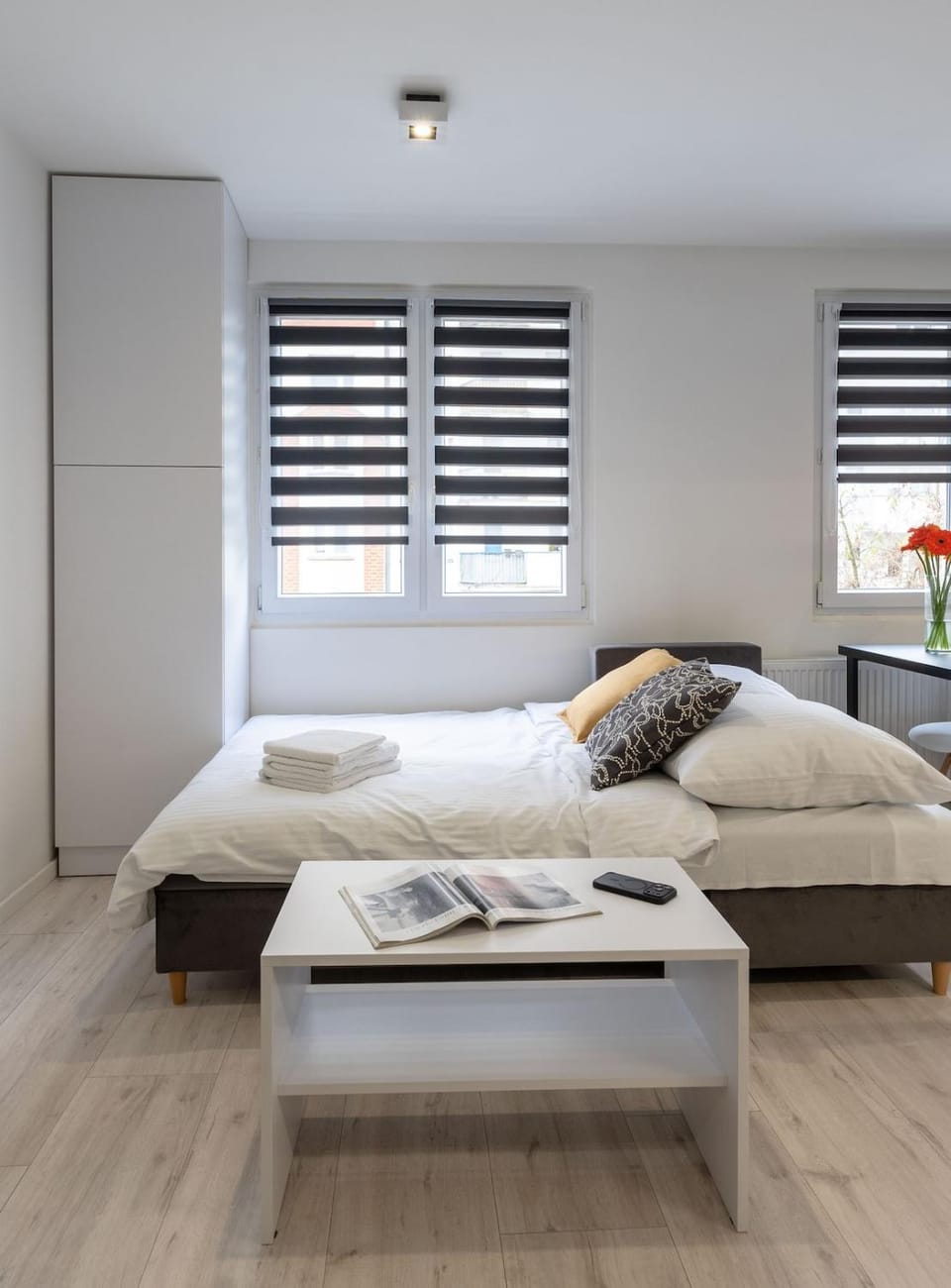 Bed, Photo of the whole room, Bedroom, towels