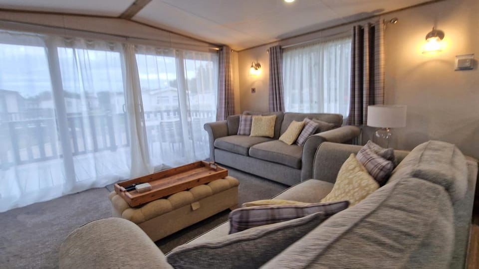 The Goodlife, Luxury Stay, The Boulevard, Green Lawns House in Selsey