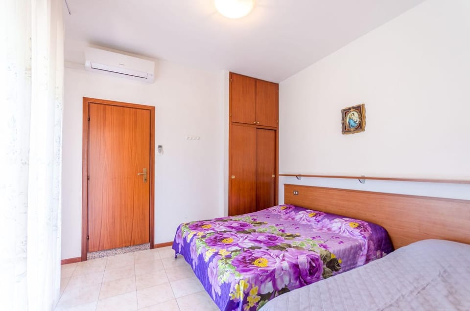 Bed, Decorative detail, Bedroom