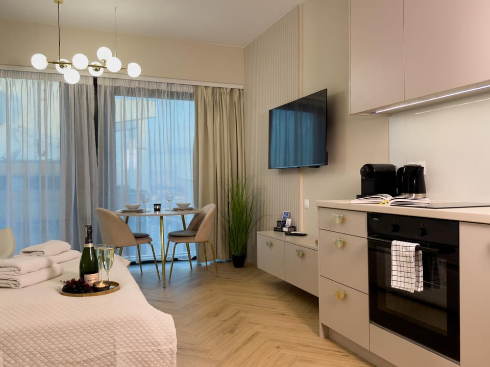 URBAN APARTMENTS Premium Global 25th floor No 10 - Air Condition - Free Garage Apartment in Poland