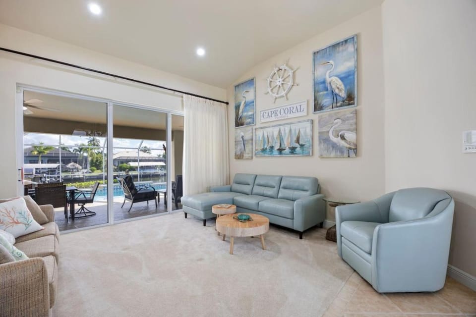 Villa Salt & Sol at Cape Harbour - Gulf Access, Dock with 13,000lb Boat Lift, Tiki Hut and Glass Bottom Viewing Area, Fishing and Beach gear, 4 complimentary watercraft, Bikes for Adults and Children, HTD Pool, Fenced yard, Dog Friendly! Villa in Cape Coral