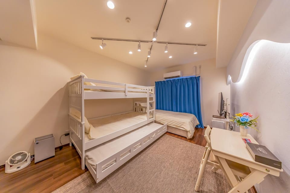 Bed, TV and multimedia, Photo of the whole room, Bedroom, bunk bed