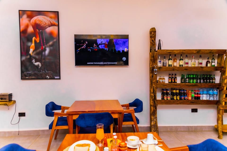 Restaurant/places to eat, Lounge or bar, Food and drinks