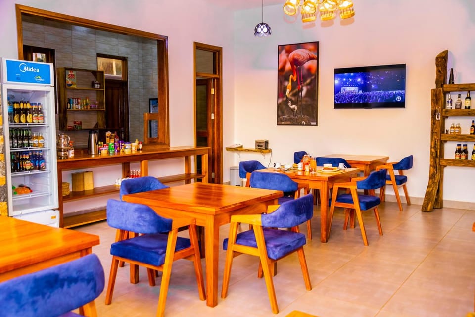 Restaurant/places to eat, Lounge or bar, Food and drinks
