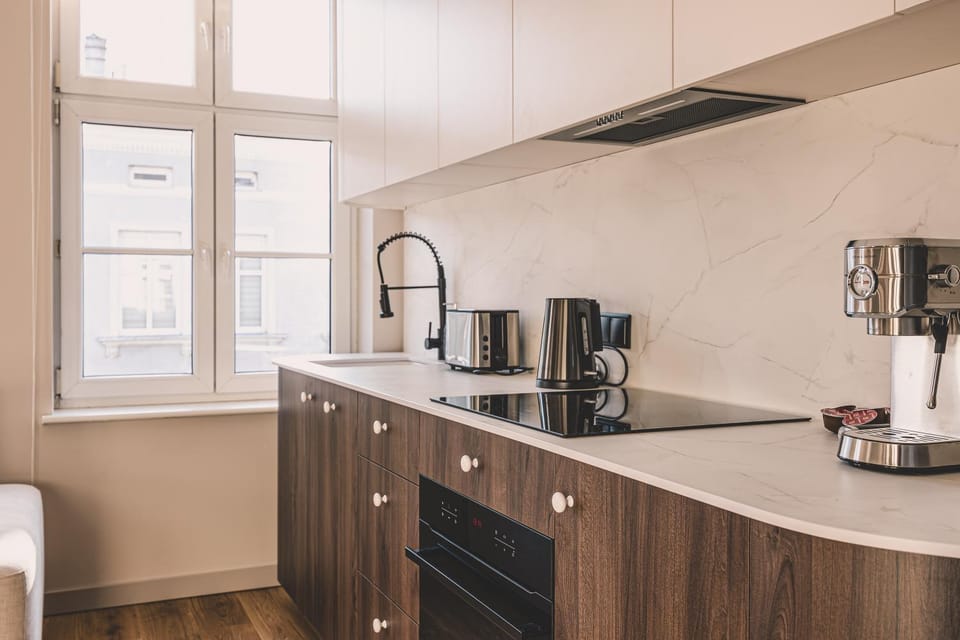 Coffee/tea facilities, Kitchen or kitchenette, stove, toaster