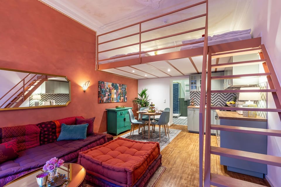 Bed, TV and multimedia, Kitchen or kitchenette, Living room, Photo of the whole room, Seating area, Dining area, Bedroom, cot, bunk bed, internet, internet