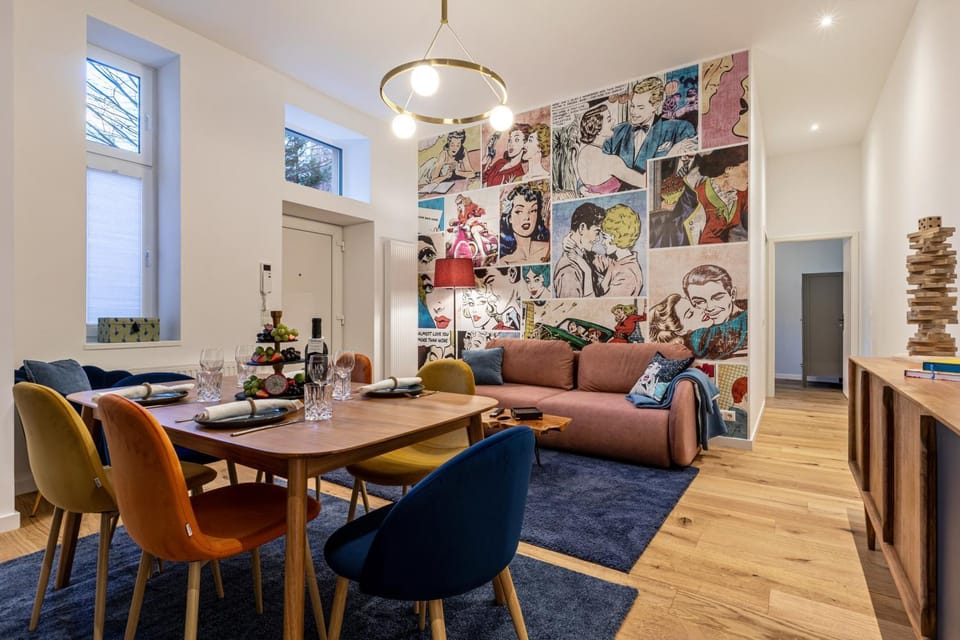 Living room, Seating area, Dining area, cot, internet, internet