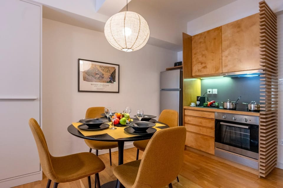Dining area, kitchen