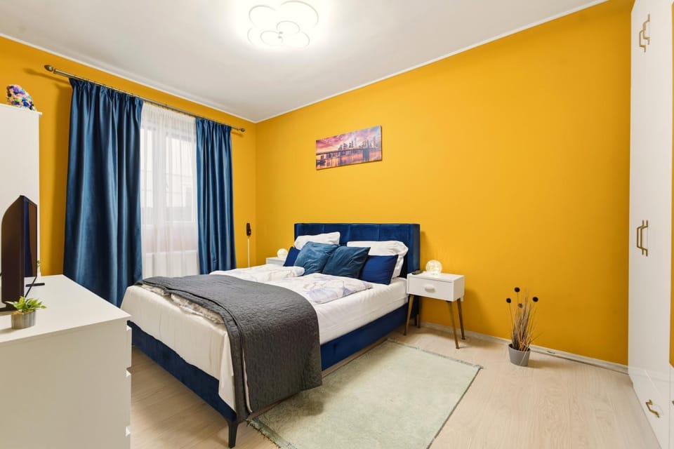 Photo of the whole room, Bedroom, towels