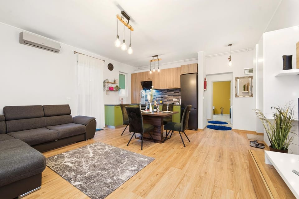 Living room, Dining area, kitchen