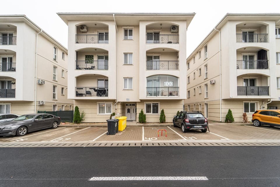 Property building, Street view